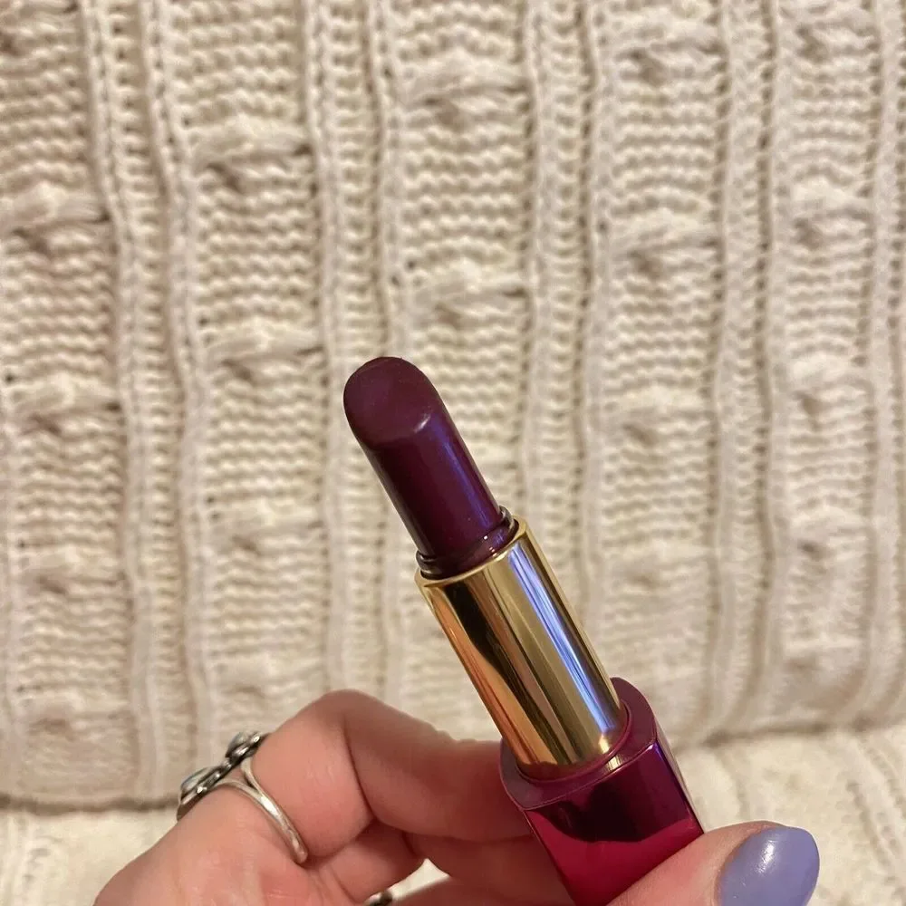 READ Estee Lauder Pure Color Envy Hi-Lustre‎ Light Sculpting Lipstick LURE ON ME